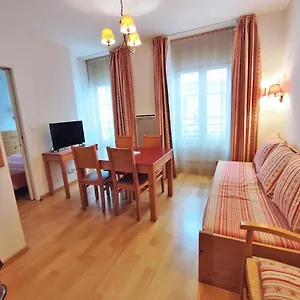 Appartement Oo, T2, Centre Luchon, Wifi, Casier A Skis, Ascenseur, 4 Personnes, Bagnères-de-Luchon